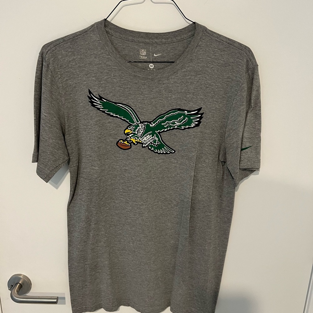 Nike Gray Men's Tee with Eagle Graphic